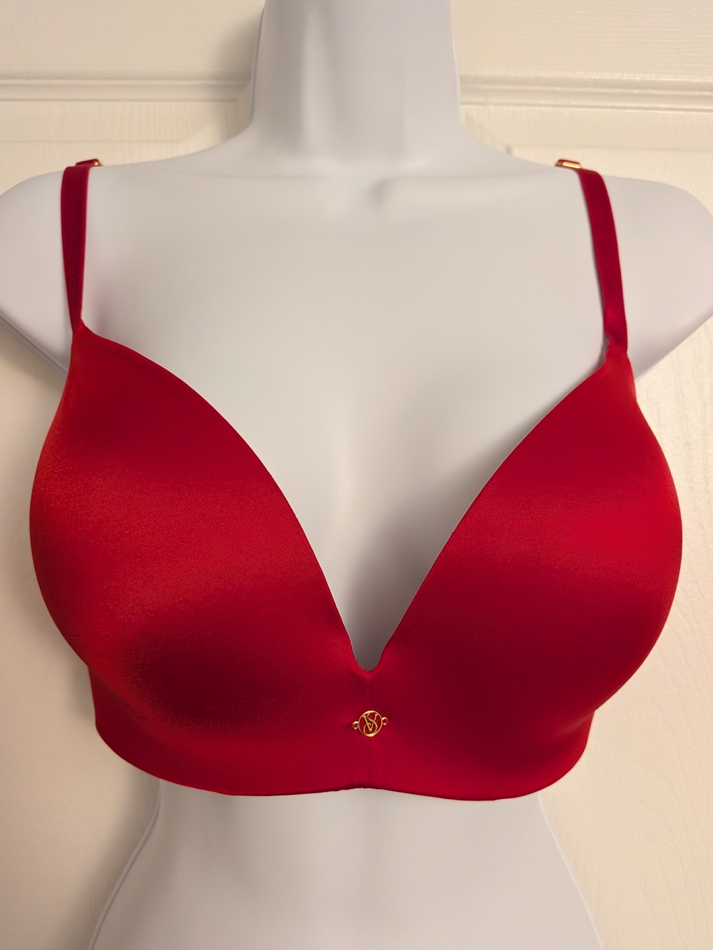 Victoria's Secret So Obsessed Red Padded Wireless Bra Logo Charm Satin Finish36D
